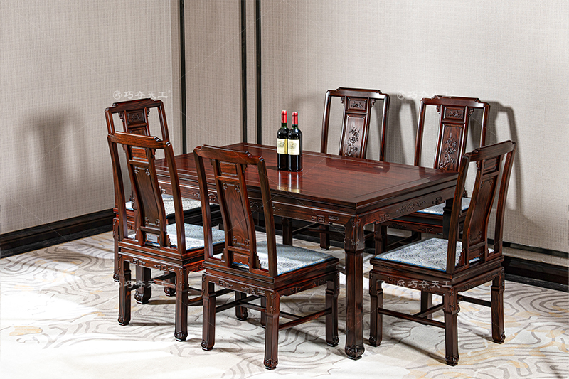 301鳥語花香餐桌